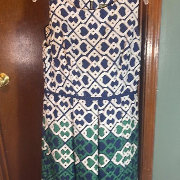 Women sleeveless flare dress - Picture 2 of 4